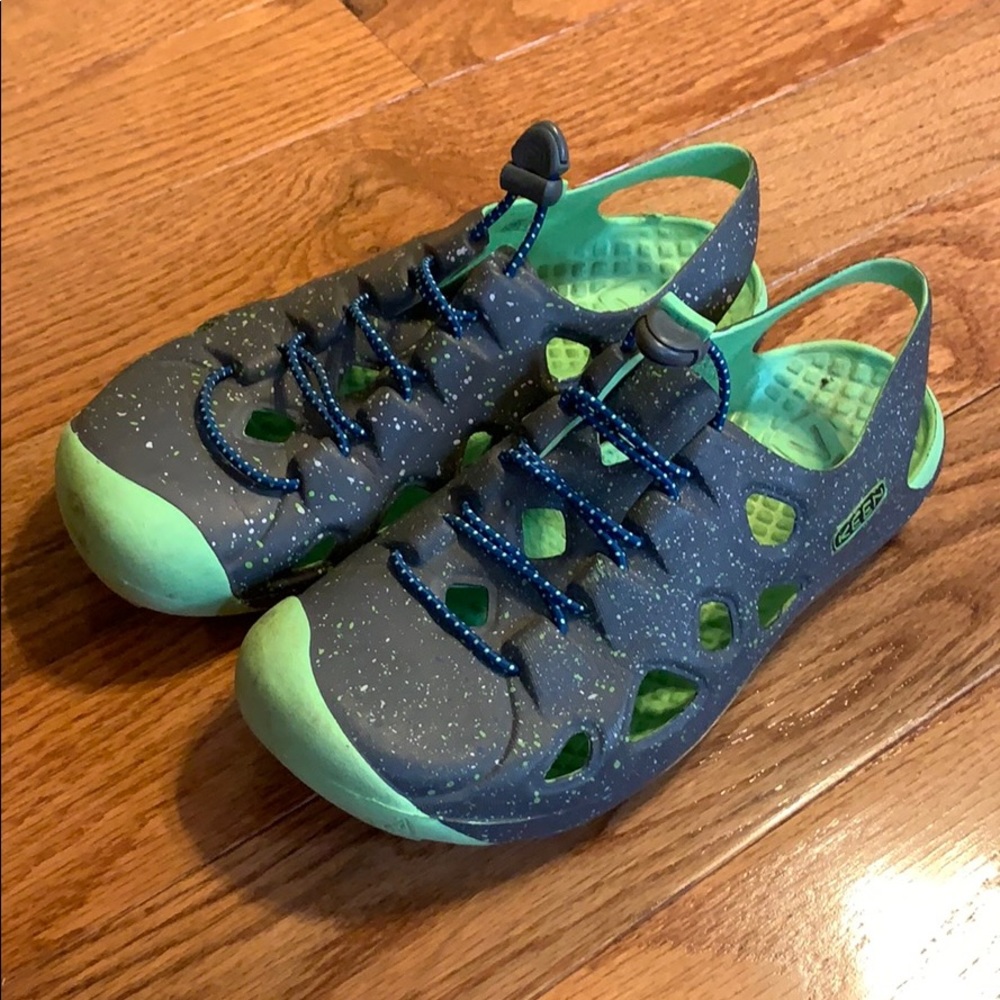 Keen sandals size 6